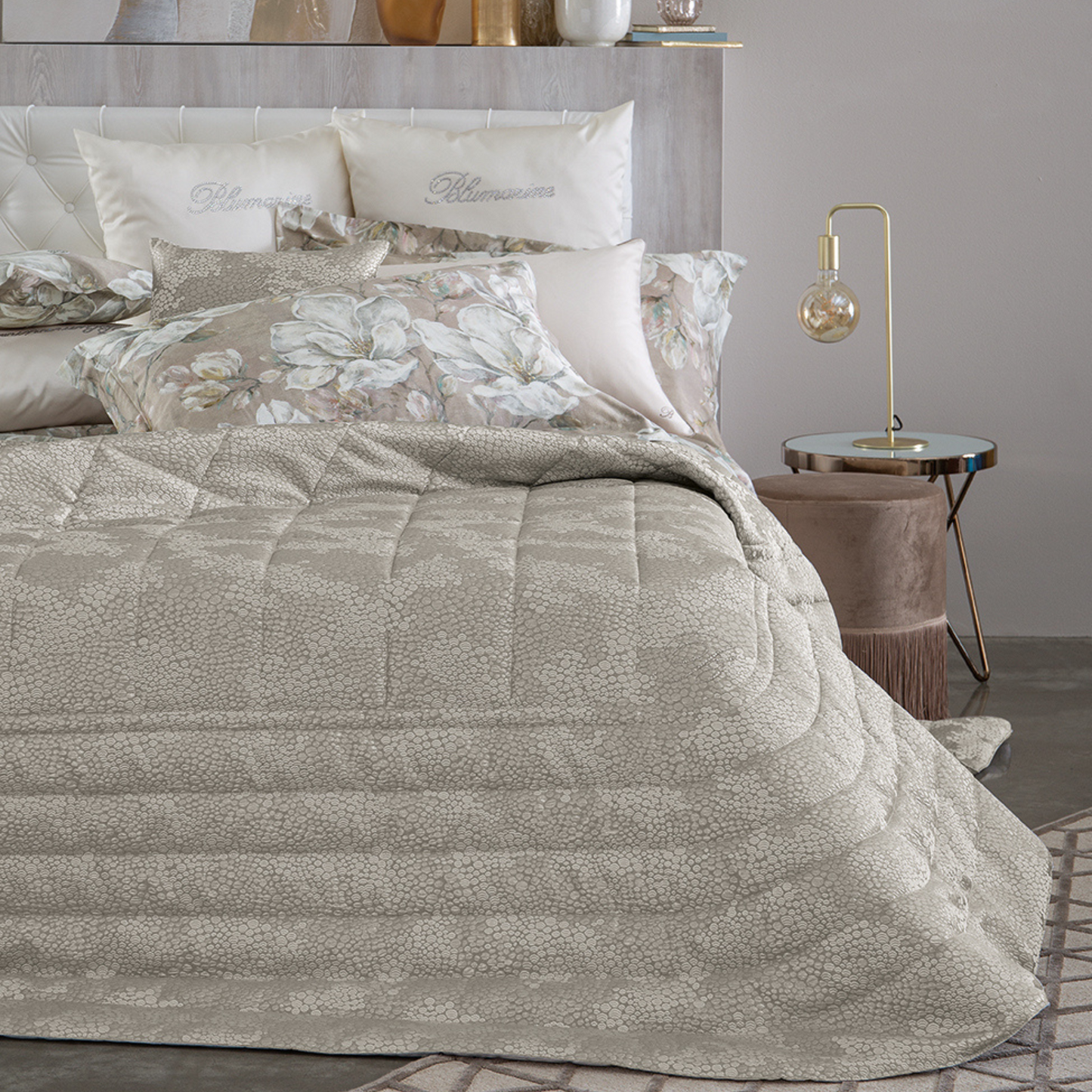 Copriletto Kimberly in Raso Jacquard con Logo in Cristalli