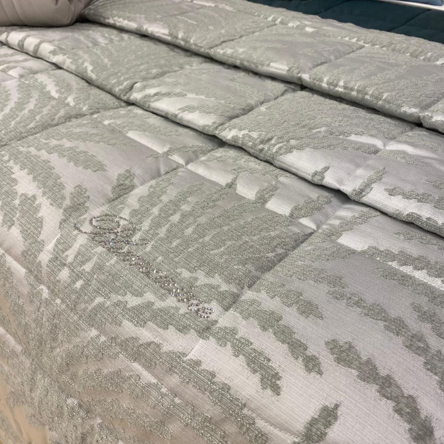 Copriletto Sharon con disegno jacquard