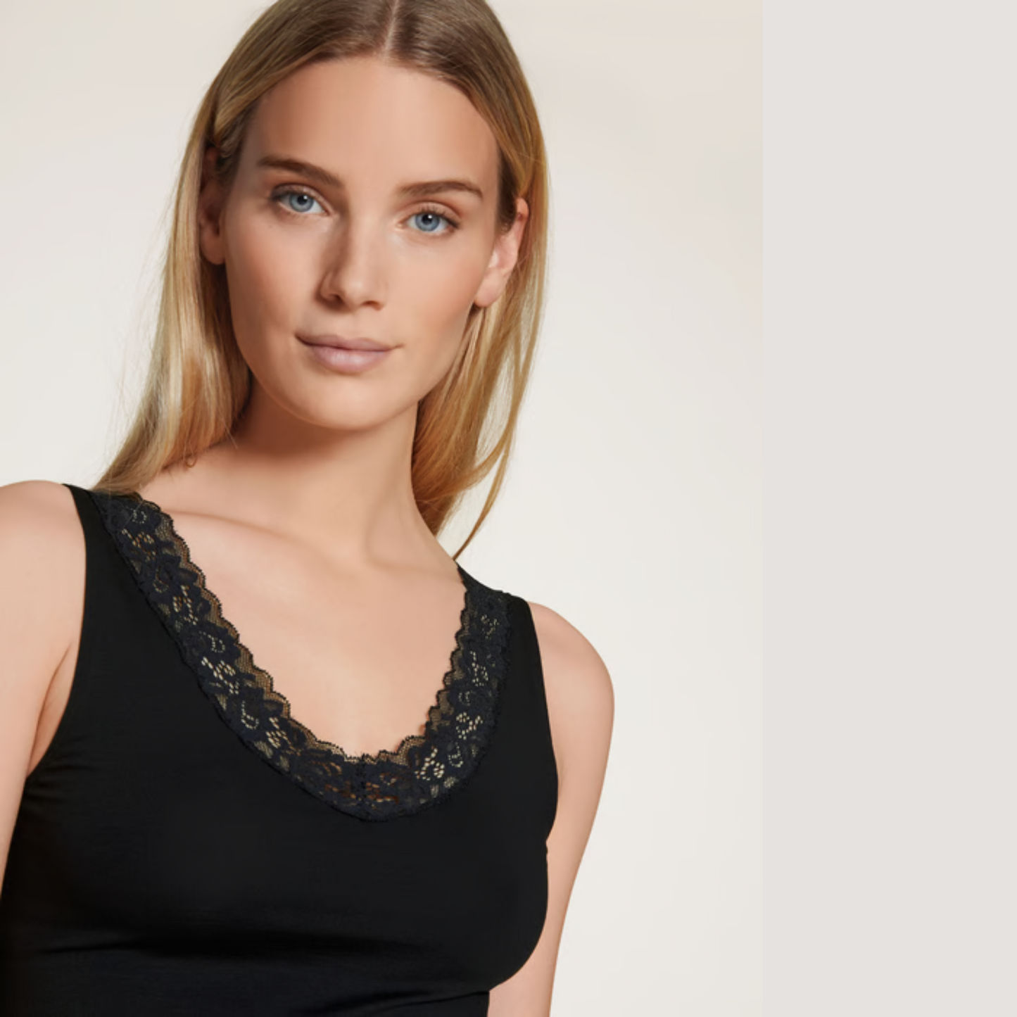 Top Spalla Larga con pizzo 12652