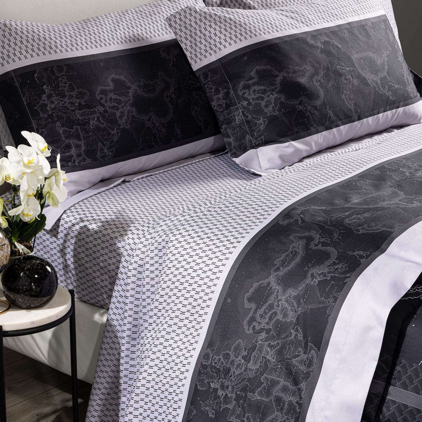 Completo Lenzuola Geo Night in Raso di Puro Cotone