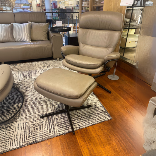 Rome Low Back con Poggiatesta regolabile + Pouf